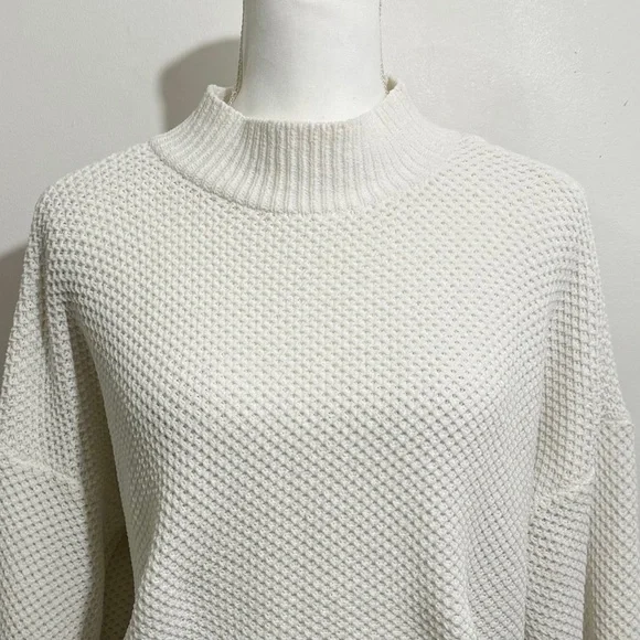 Hollister Women’s White Textured Knit Mock Neck Sweater — Size L - Picture 4 of 8